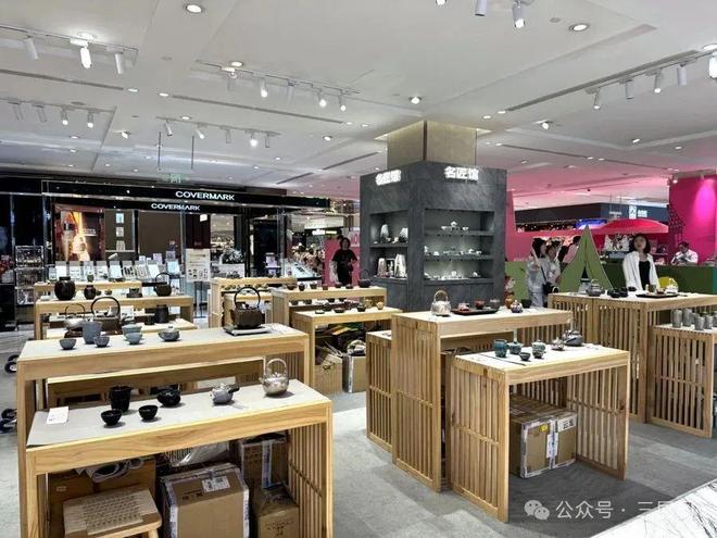 投入1亿元转型升级！6年前一度官宣告别冰球突破游戏上海著名日系百货大动作：(图2)