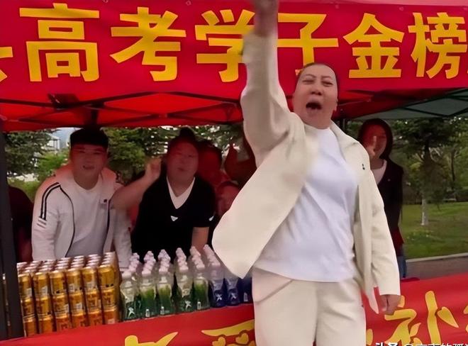 封杀!这几位蒙骗老百姓的大网红彻底凉凉冰球突破豪华版手机版央视怒批国务院点名(图18) 封杀!这几位蒙骗老百姓的大网红彻底凉凉冰球突破豪华版手机版央视怒批国务院点名(图18)